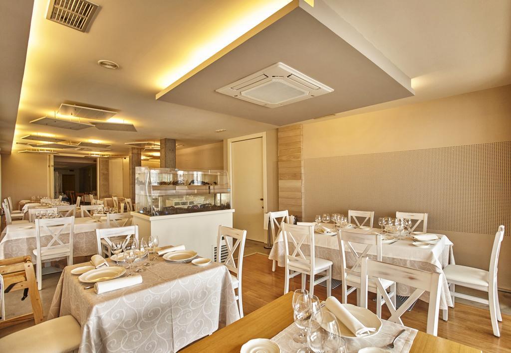 Hotel Boa Vista Viveiro Bagian luar foto